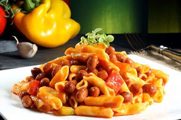 Ассорти из макарон и фасоли
