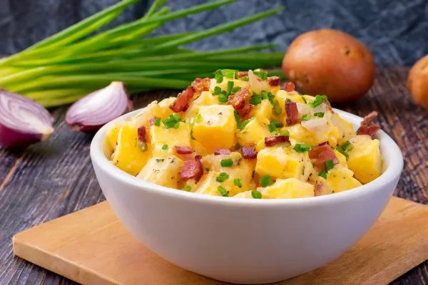 Быстрый и простой салат из печёного картофеля