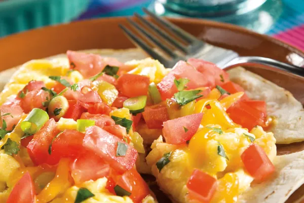 Huevos rancheros со свежей сальсой