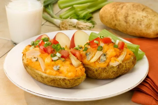 Картофельные лодочки с куриным «буффало»