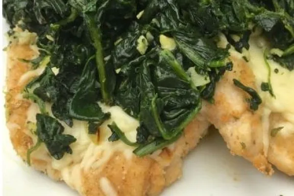 Курица с моцареллой и чесночным шпинатом