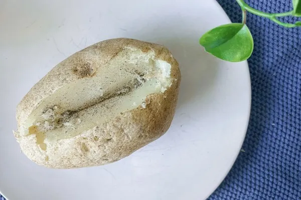 Печёная картошка в микроволновке