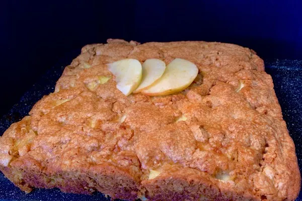 Пирог с кусочками яблок