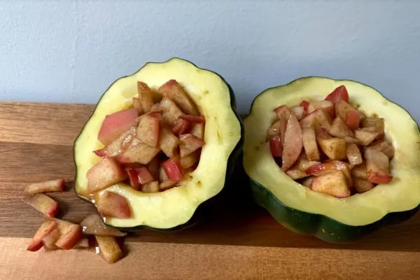 Тыква, фаршированная яблоками