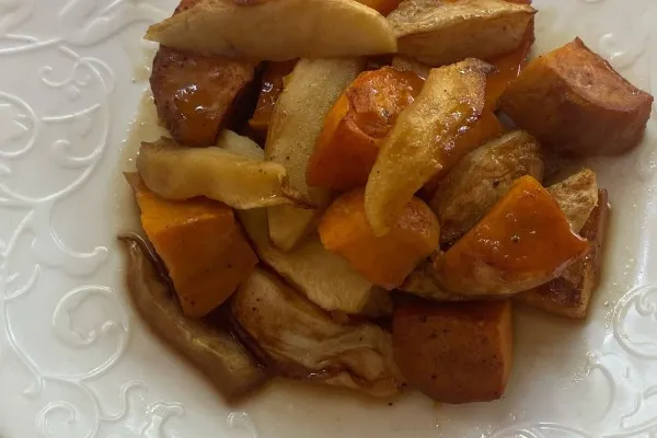 Запечённые яблоки с бататом